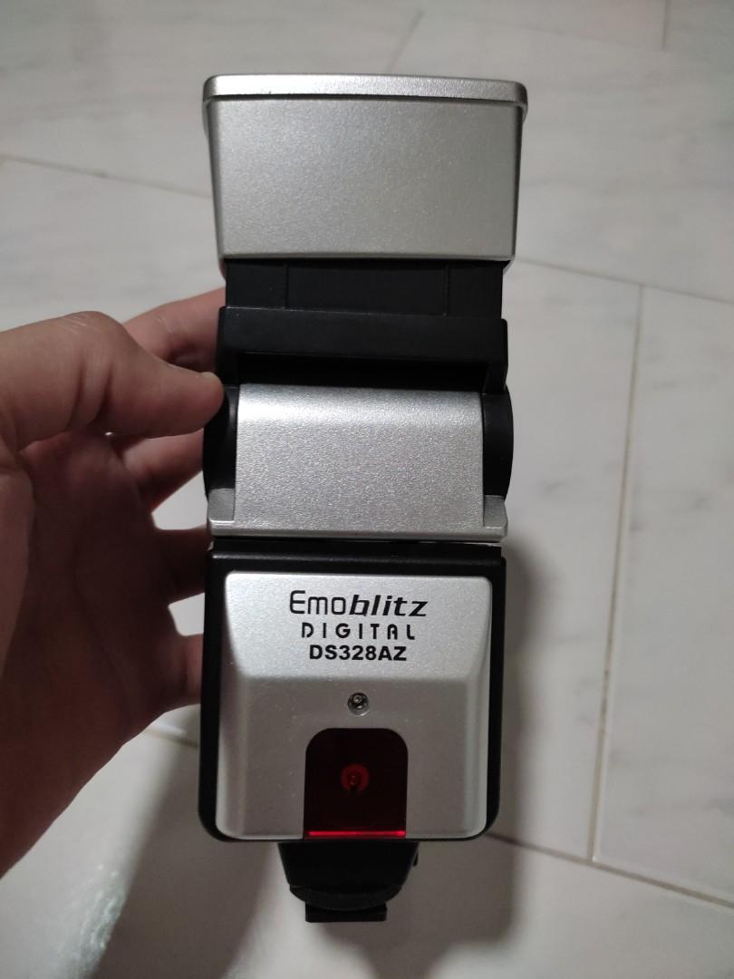 External Flash (Category: Flashes) located in Singapore. Submitted by ilikegarfield (Listing ID 1156525235, Image 2). Description: (Major Decluttering) kept for a few years in a well placed condition. PM if keen..