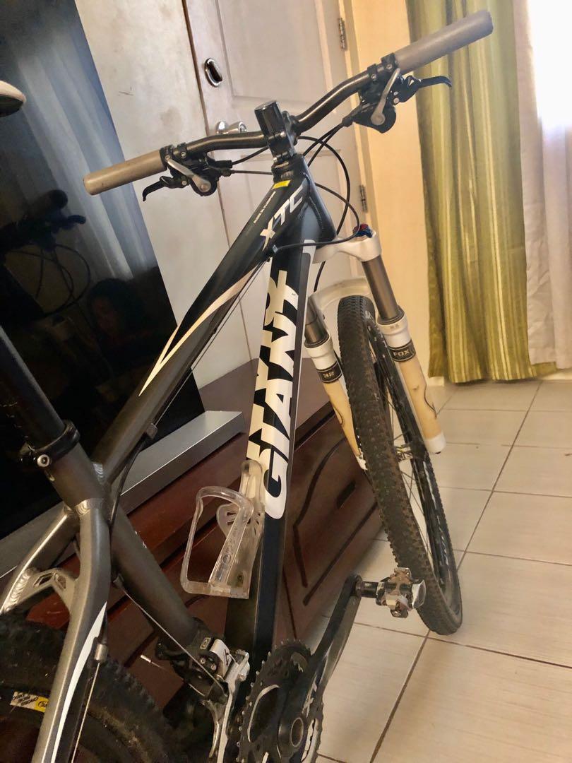 GIANT XTC 26er FRAME Size S alloy press fit bb Straight XT 3x10 group set Fox fork tapered Fseries 26er Mavic crossride wheelset Fizik saddle