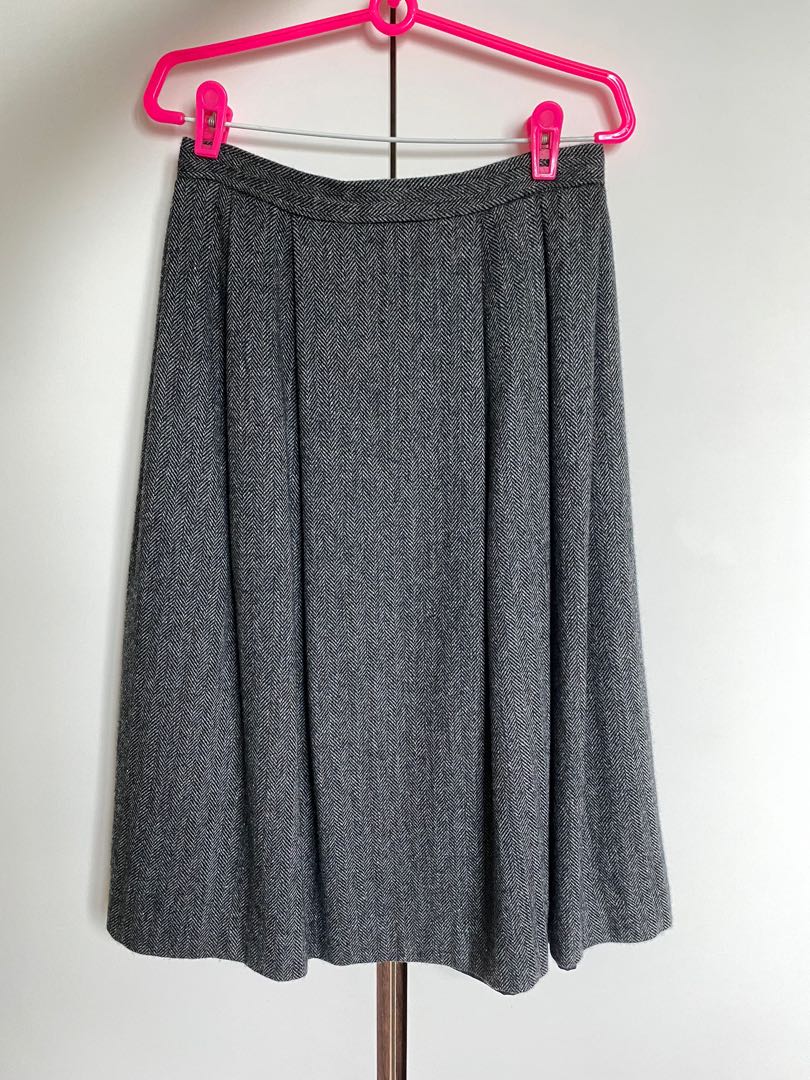Grey Uniqlo Ines De La Fressange skirt, Women's Fashion, Bottoms ...