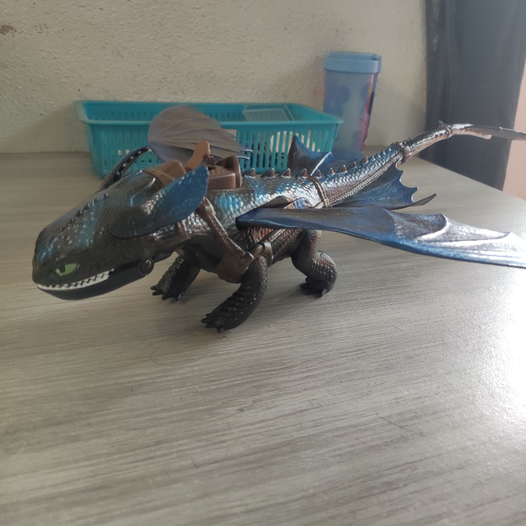 Giant fire breathing 2025 toothless hidden world