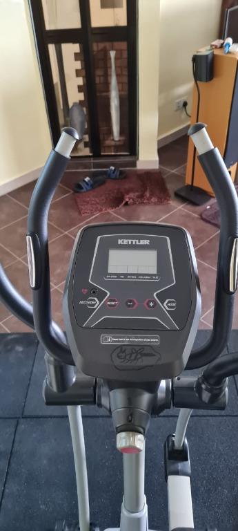 Uitdrukkelijk Millimeter Woord Kettler Axos P Cross Trainer, Sports Equipment, Exercise & Fitness, Cardio  & Fitness Machines on Carousell