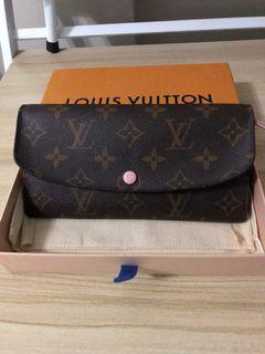 LOUIS VUITTON wallet EMILIE. Coll.: 2013. Retail price…