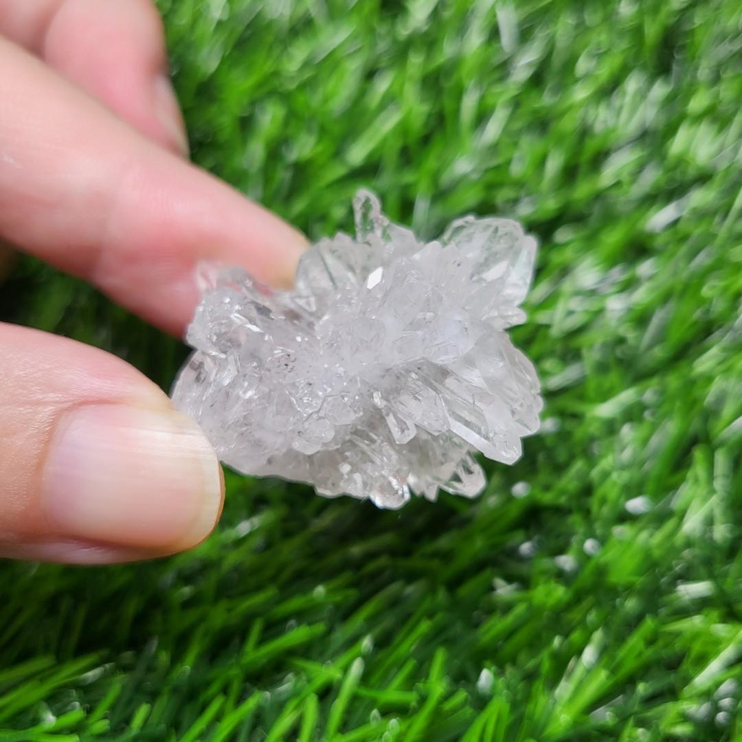 Mini White Crystal Point 白水晶柱 Hobbies Toys Memorabilia Collectibles Vintage Collectibles On Carousell