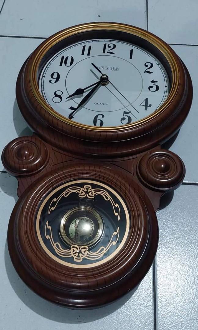 Pendulum wall clock (Category: Clocks) located in Caloocan City. Submitted by great_2003 (Listing ID 1156456191, Image 3). Description: good running condition brand new condition swinging pendulum used 4 pcs double battery chime every hour battery not included tested elegant classic look plastic case material as is only wysiwyg.