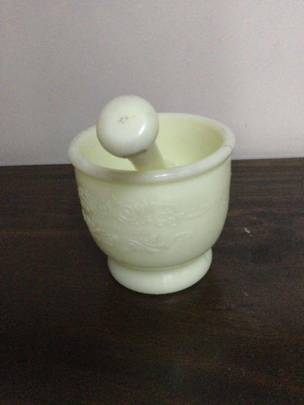 Plastic mortar and pestle 4” diameter (Category: Cookware & Accessories) located in Quezon City. Submitted by cynlchan (Listing ID 1156445966, Image 1). Description: Something you may need in your kitchen .