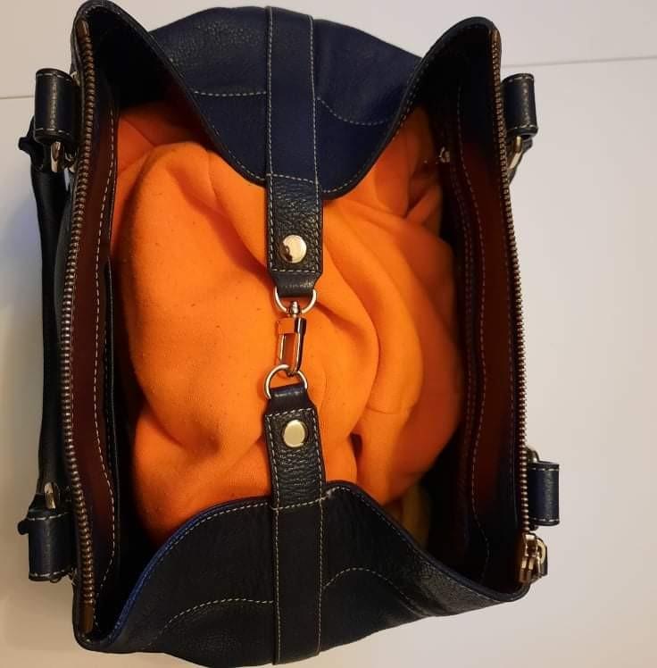 RENOMA (Category: Luxury Bags & Wallets) located in Quezon City. Submitted by unicahija83 (Listing ID 1156467157, Image 3). Description: size: 13x8x5 minimal signs of usage very good condition.