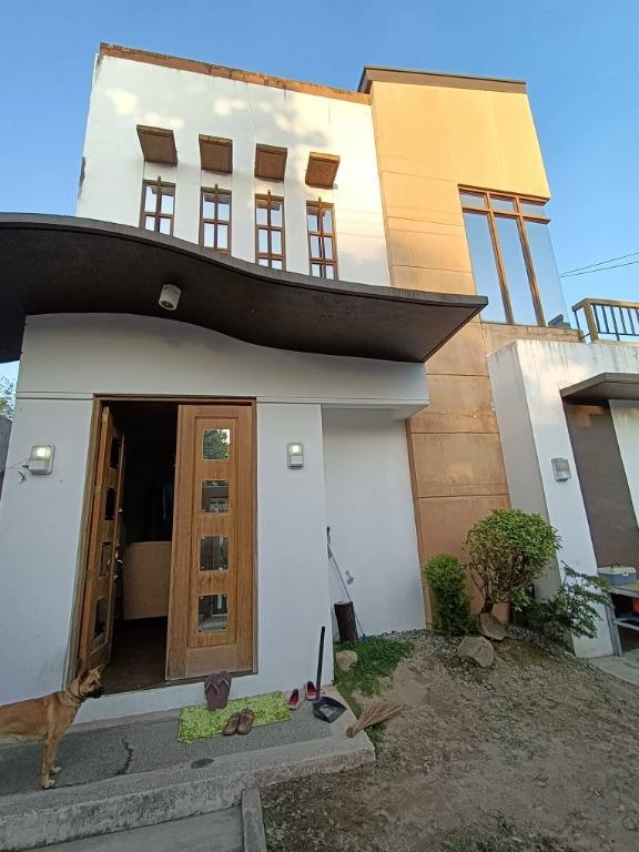 Rush House & Lot for Sale in Timog Park Subd. Angeles City, Property