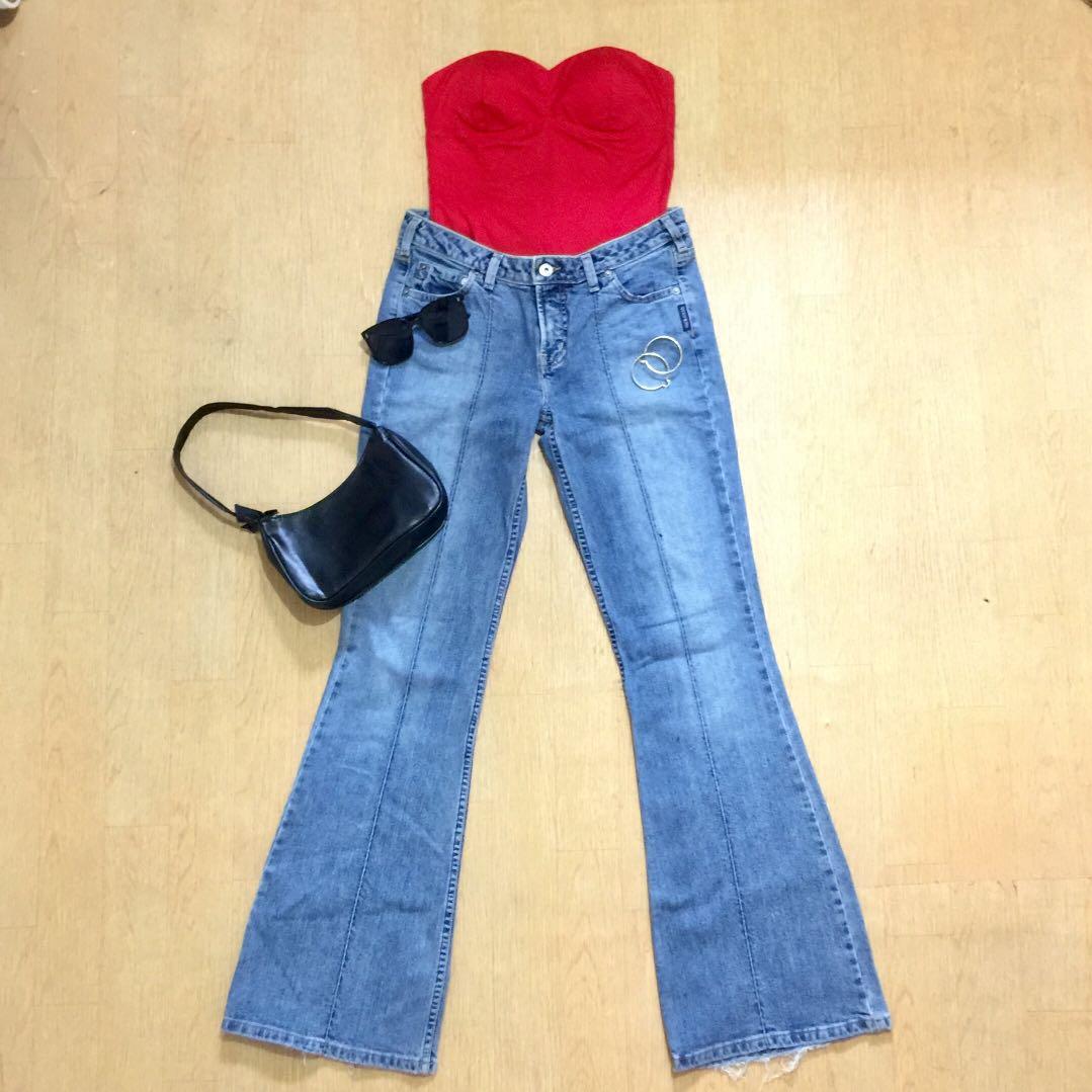 y2k low waisted flared denim pants (Category: Jeans) located in Las Pinas. Submitted by ashce (Listing ID 1156515497, Image 1). Description: •one of my fave low waist pants like i swear nakakalaki siya ng booty and kung y2k talaga ang style mo super perf neto!!! 😍 •hard denim • 10000/10 i can’t super pretty talaga 😭💖 message me for the ww pic size: 31 length: 41 payment: gcash shipping: shopee checkout for cheaper sf.