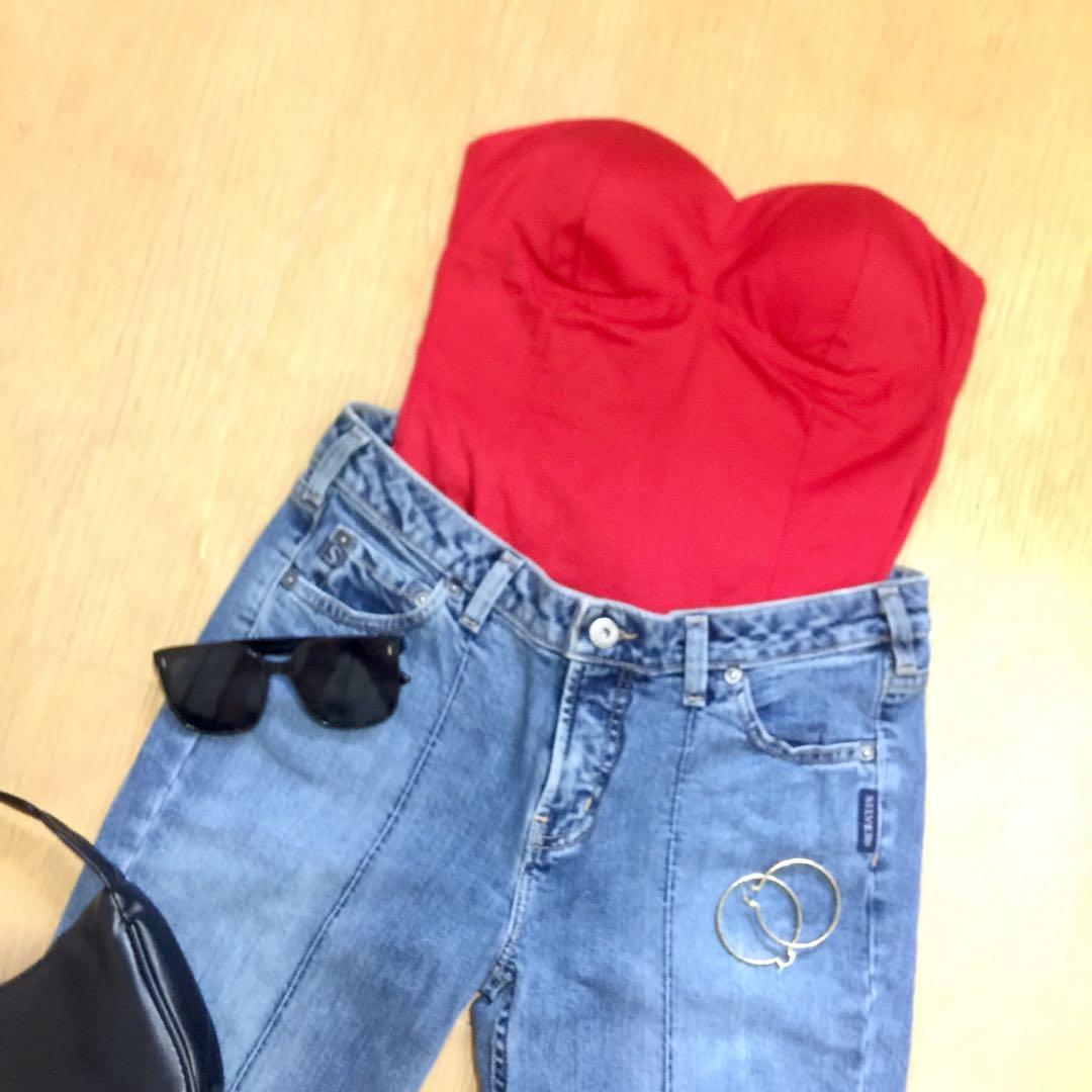 y2k low waisted flared denim pants (Category: Jeans) located in Las Pinas. Submitted by ashce (Listing ID 1156515497, Image 3). Description: •one of my fave low waist pants like i swear nakakalaki siya ng booty and kung y2k talaga ang style mo super perf neto!!! 😍 •hard denim • 10000/10 i can’t super pretty talaga 😭💖 message me for the ww pic size: 31 length: 41 payment: gcash shipping: shopee checkout for cheaper sf.