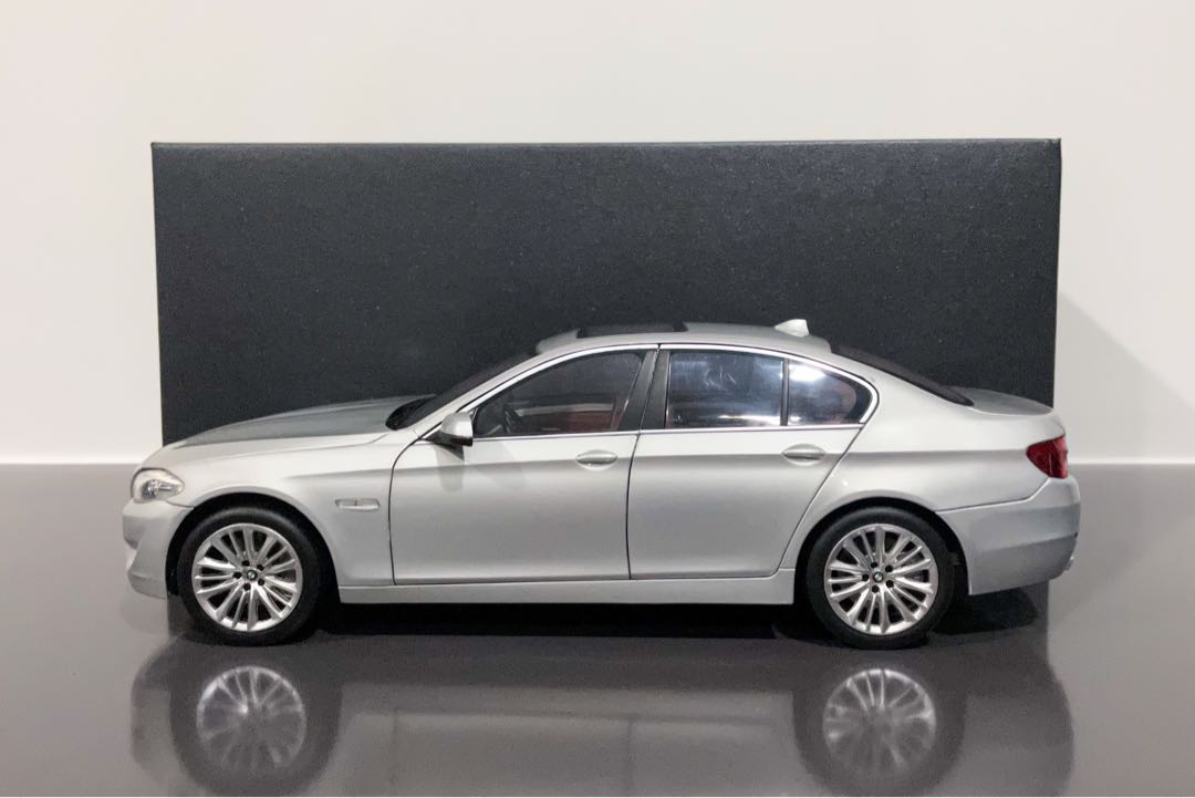 【公式】BMW 550i F10 1/18 ミニカー 5シリーズ 乗用車