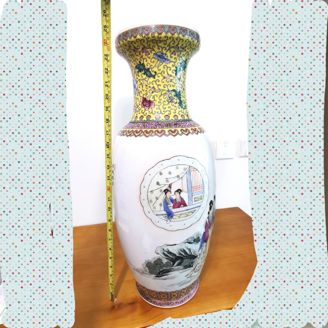 景徳鎮 大清乾隆年製在銘 金彩色絵『唐草文』大型飾壺 花瓶 高37cm 