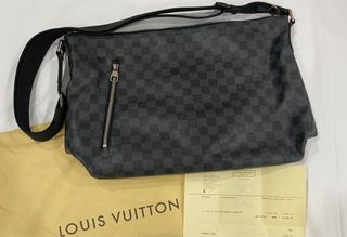 Authentic LV Louis Vuitton Passport Cover💯 (N63143), Luxury, Bags &  Wallets on Carousell