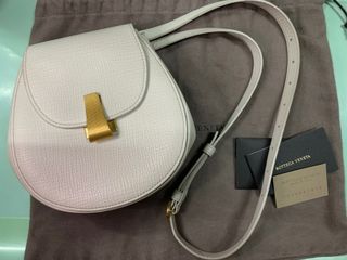 BV Belt bag white Bottega Veneta Carousell