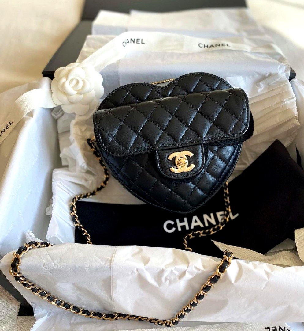 Chanel Heart Bag 愛心包Large Size, 名牌, 手袋及銀包- Carousell