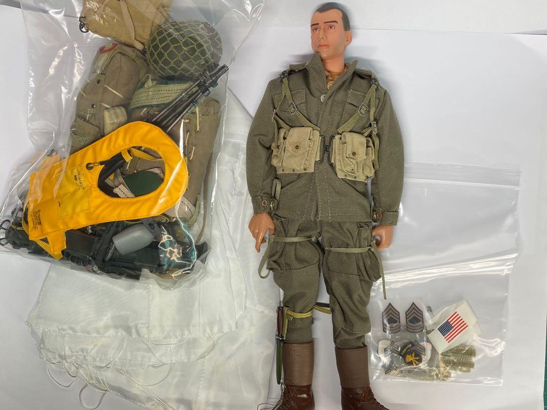 DRAGON MODELS 1:6TH SCALE WW2 U.S AIRBORNE JACKET AND ARM BAND CB30797 
