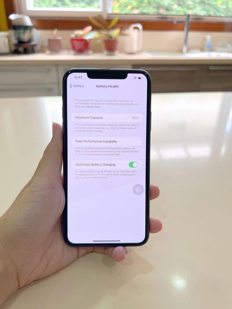 Iphone 11 Pro Max Midnight Green 256 GB (Category: iPhone 11 Series) located in Pasig City. Submitted by chamgo (Listing ID 1156575917, Image 2). Description: Excellent used condition. No issues Battery Health : 85% RFS: Was gifted an Iphone 13 Pro Max so this is an extra phone Can send videos of the phone upon request.