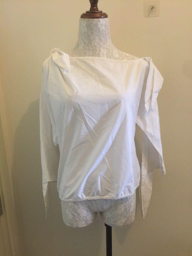 Joie White top (Category: Blouses) located in Pasig City. Submitted by sandace (Listing ID 1156545089, Image 1). Description: Lightly used.