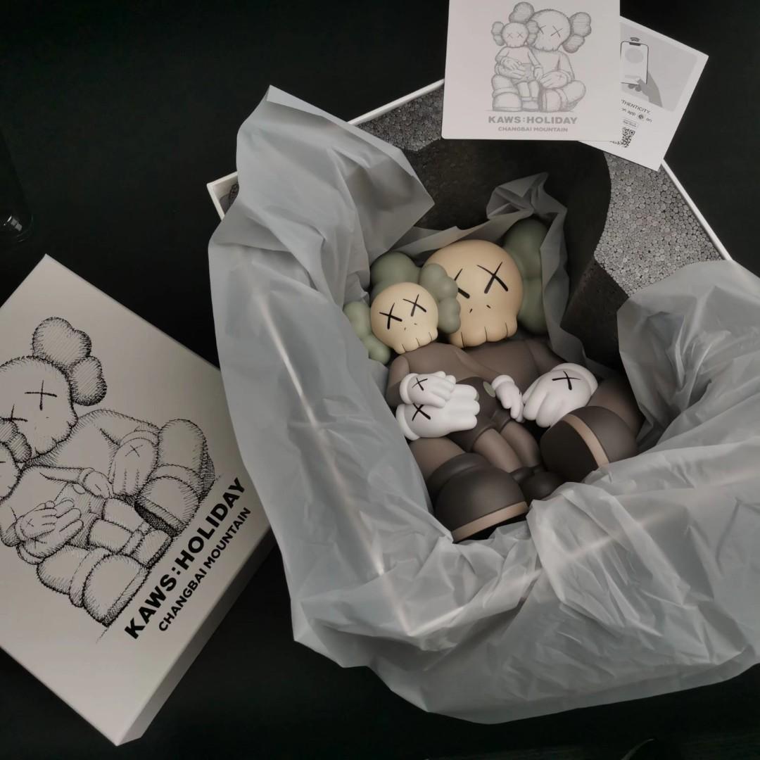 KAWS Holiday Changbai Mountain Brown（KAWS Holiday Changbai