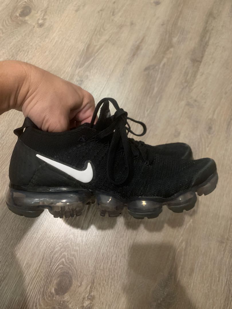 Black vapormax with online pink tick