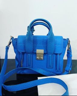 (Category: ) located in . Submitted by ashasluxurycloset (Listing ID 1156690530, Image 1). Description: .