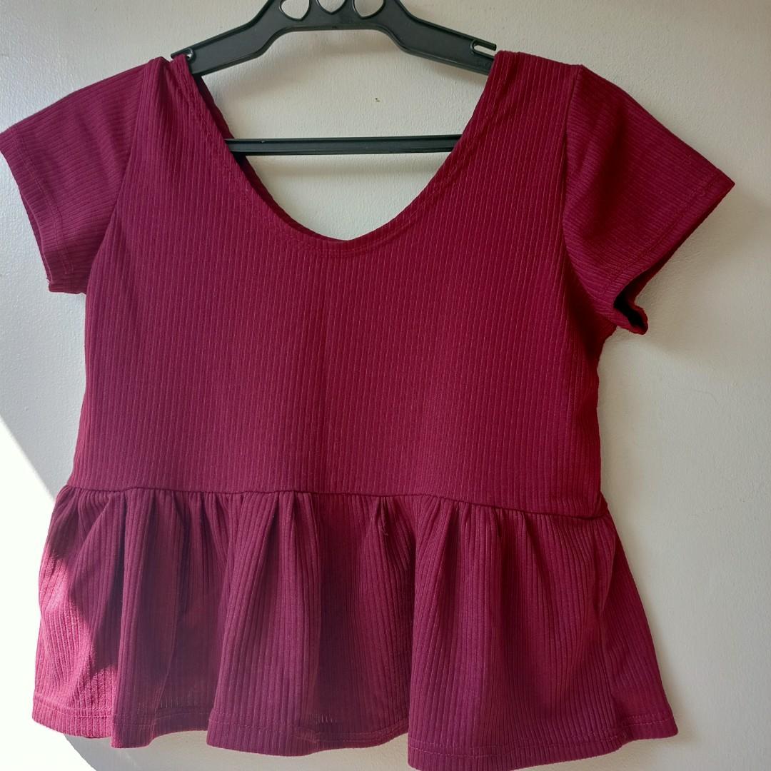 red crop top (Category: Others Tops) located in Mandaluyong City. Submitted by declutter21m (Listing ID 1156575771, Image 1). Description: don't hesitate to make an offer! :D good quality material no tag/brand fits small-medium rfs: decluttering.