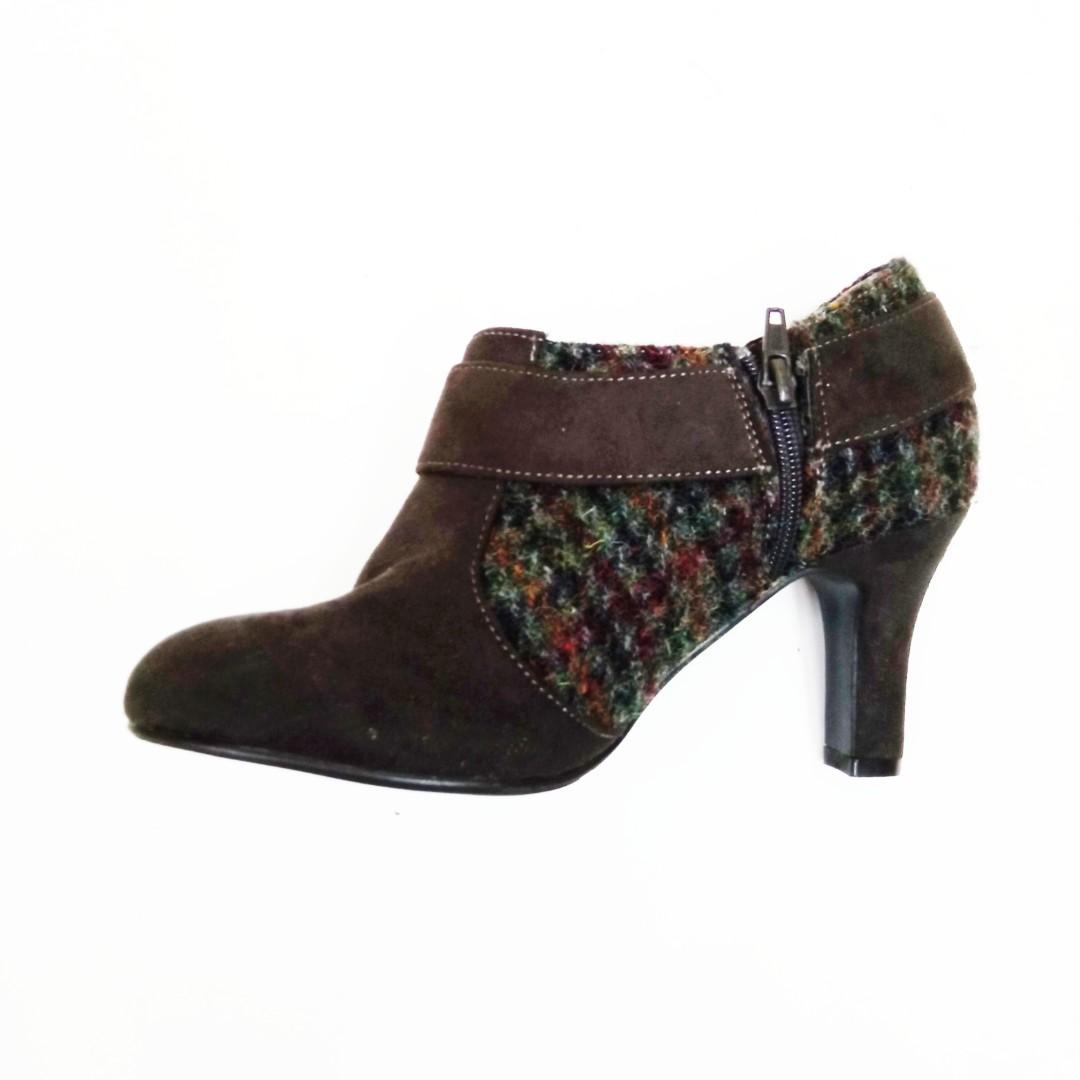 Scottish Harris Tweed accents Closshi ankle boot US6