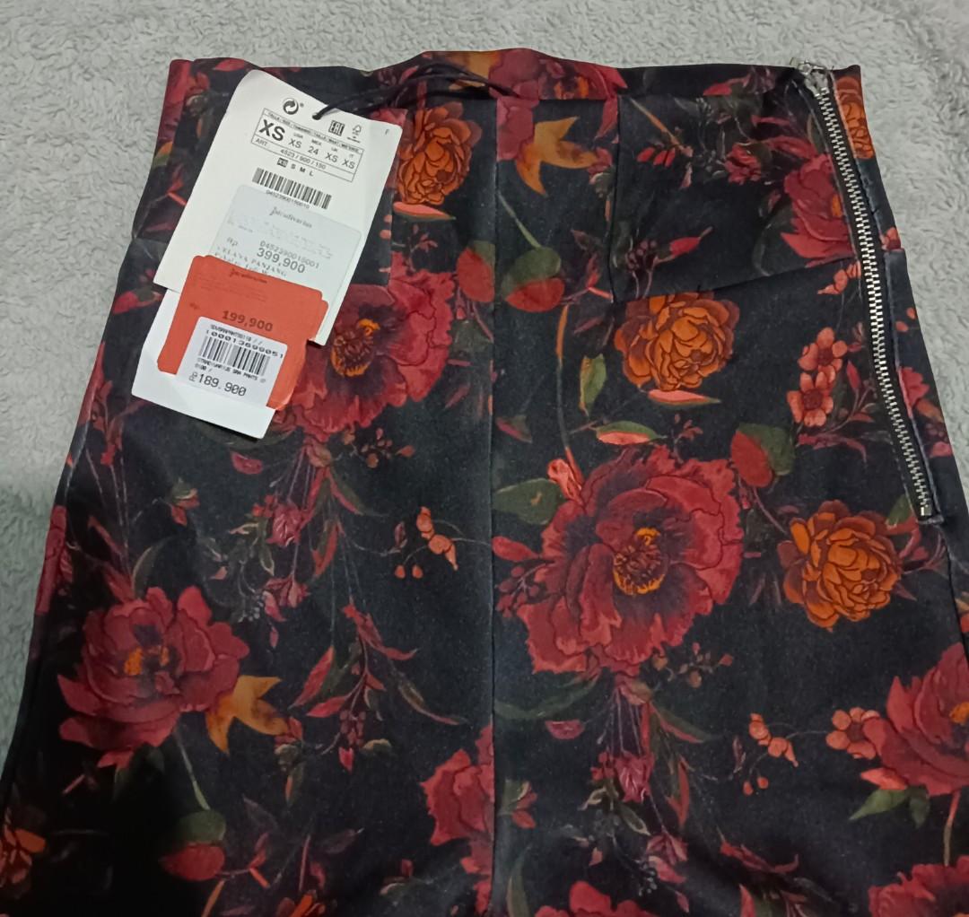Stradivarius pants body shape, Fesyen Wanita, Pakaian Wanita, Bawahan di  Carousell