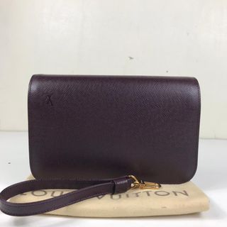 (Category: ) located in . Submitted by exclusive_shopper (Listing ID 1156733948, Image 1). Description: .