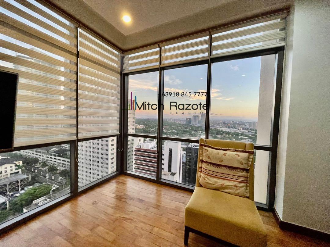Beautiful 3 Bedroom Unit For Sale at Mosaic Tower Near Greenbelt Makati