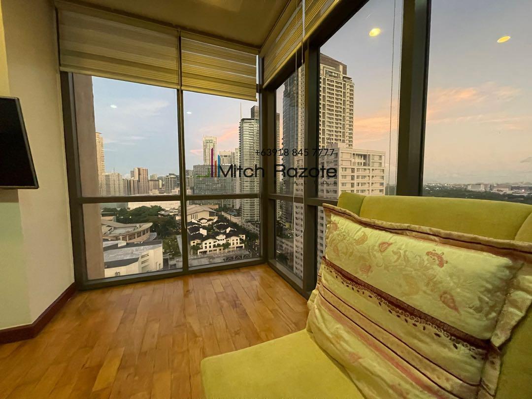 Beautiful 3 Bedroom Unit For Sale at Mosaic Tower Near Greenbelt Makati