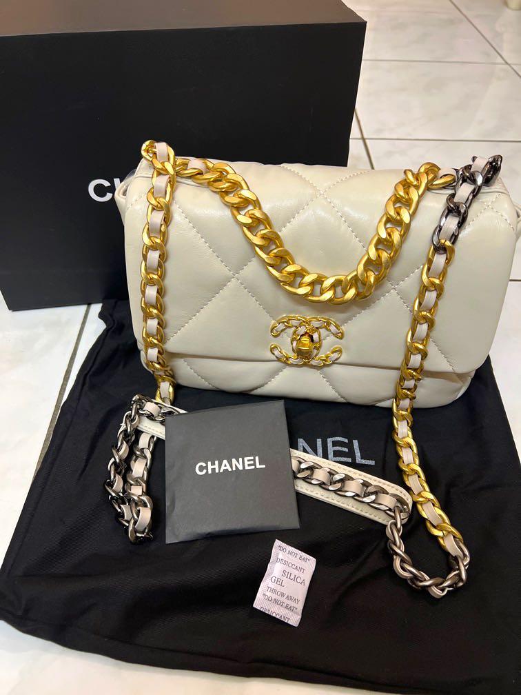 Chanel 19 sales flap bag cream