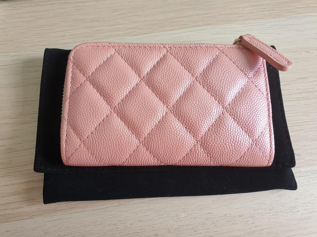 Fresh from store!Chanel 19S Iridescent Pink WOC Pearl Resin GHW
