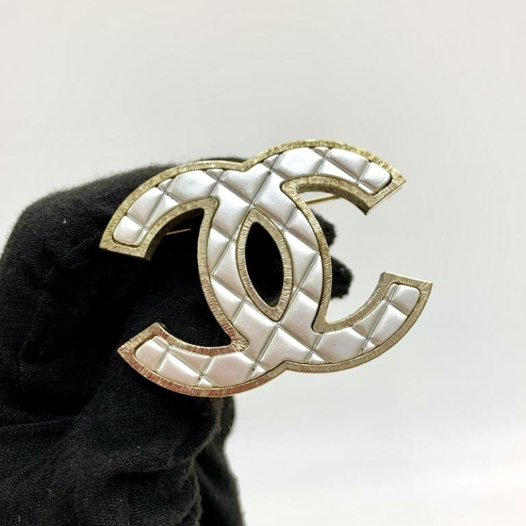 CHANEL BROOCH PIN, Women's Fashion, Jewelry & Organizers, Brooches on  Carousell
