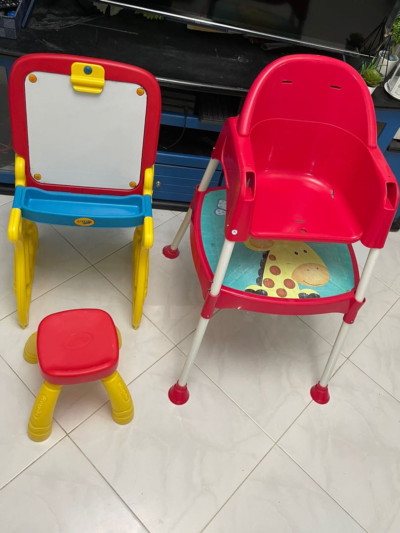 Crayola play n’ fold art studio and high chair (table & chair).(bundle