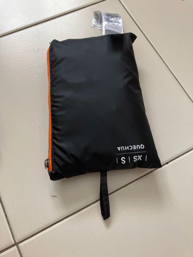 Quechua clearance raincoat folding