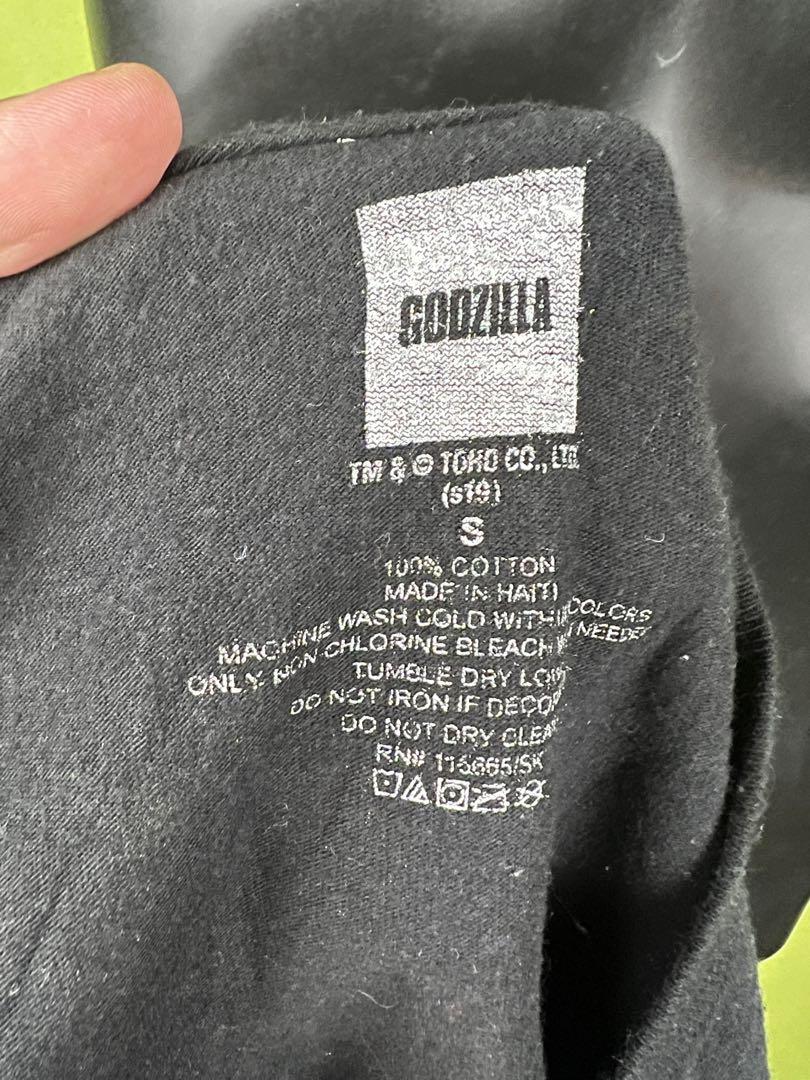 GODZILLA (Category: Tshirts & Polo Shirts) located in Kuala Kerai. Submitted by cexmexbundle (Listing ID 1156725262, Image 3). Description: PIT 17 LABUH 28 KONDISI 9.5/10 TIADA KECACATAN.