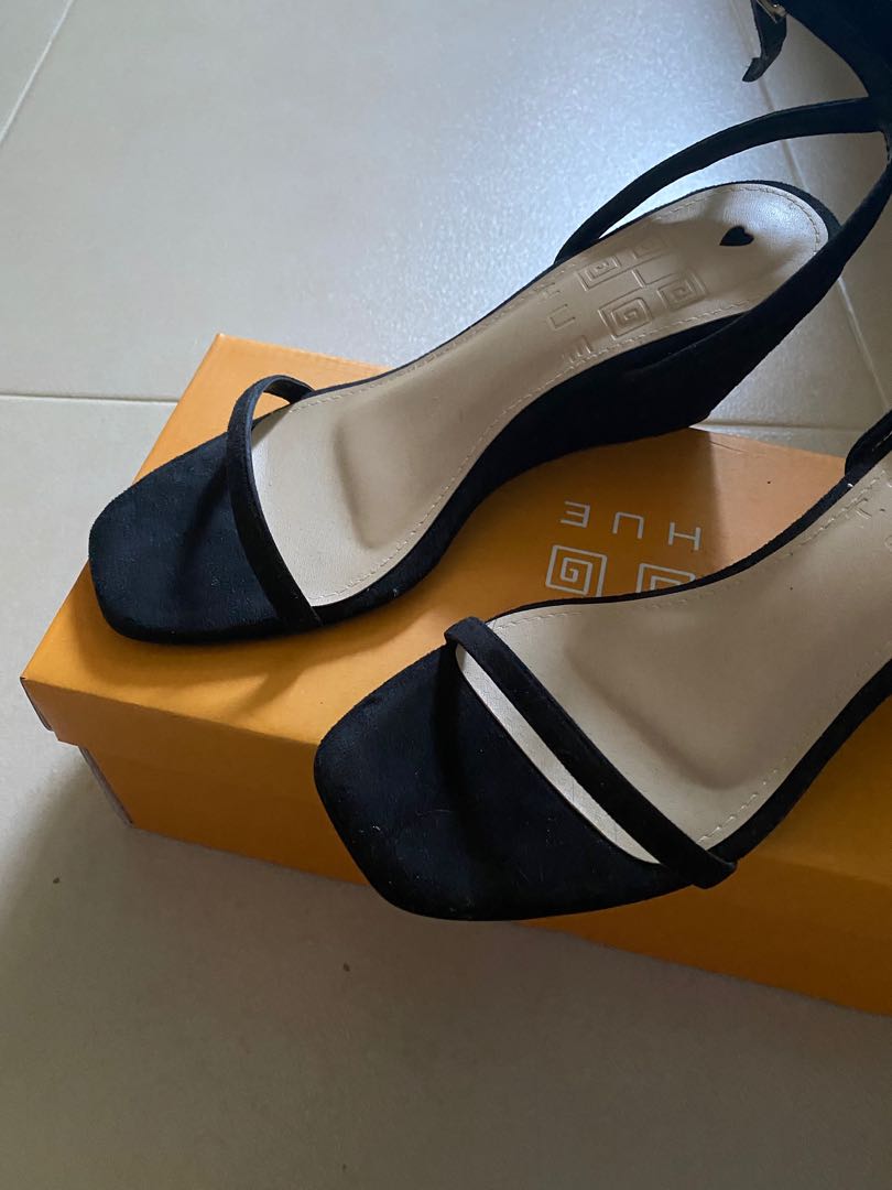 Hue Manila | Charlotte Wedge Sandals (size 6), Women's Fashion ...