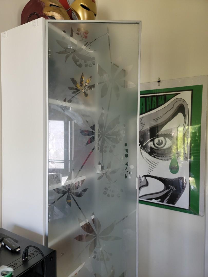 Billy bookcase deals frosted glass doors