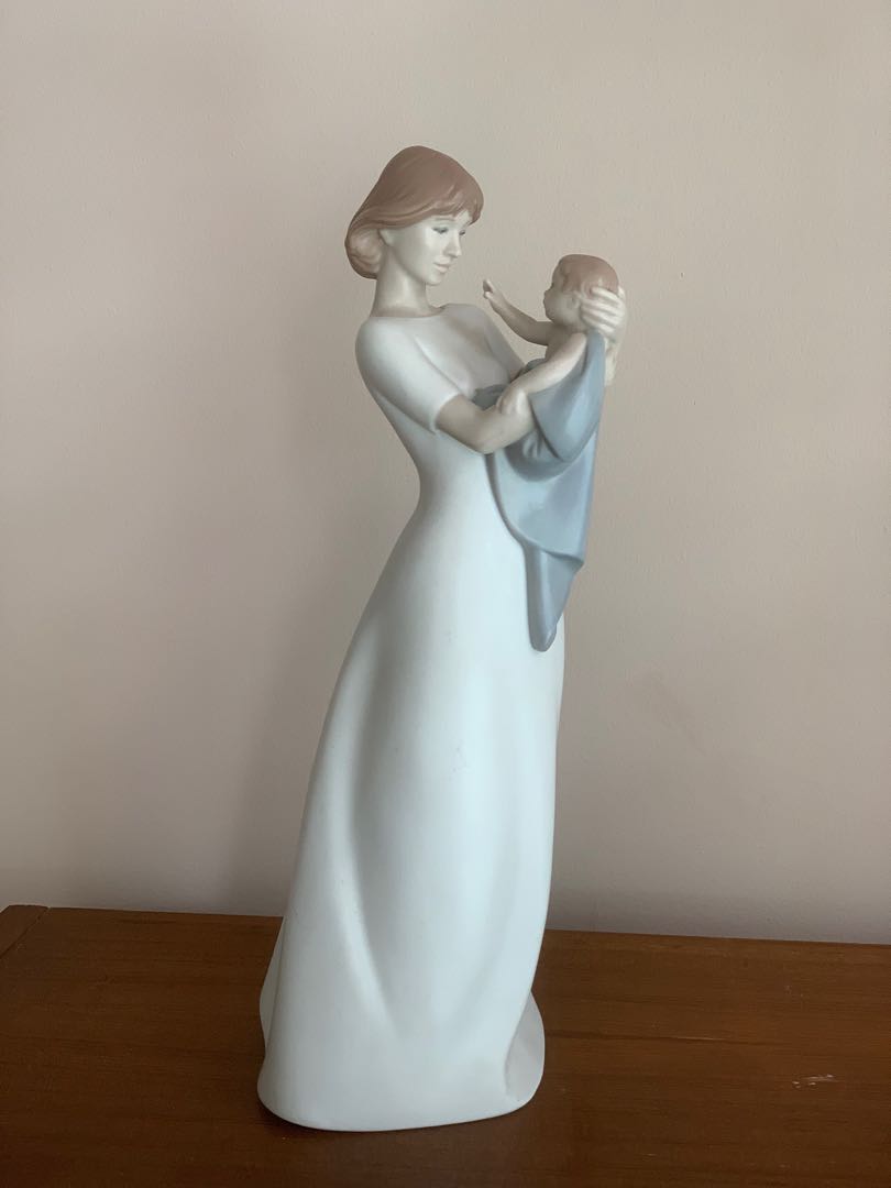 LLADRO Mother and child figurine, Hobbies & Toys, Memorabilia