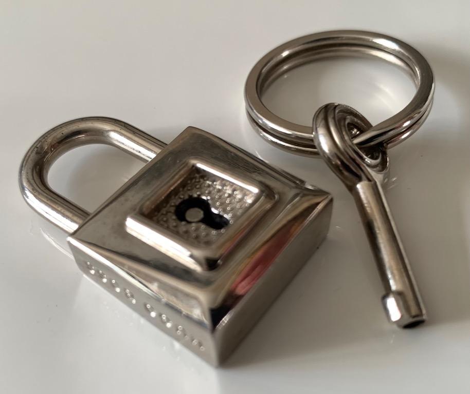 Lock (Category: Accessories) located in Singapore. Submitted by alternatepurchase (Listing ID 1156737433, Image 3). Description: Lock for briefcase, baggage etc.