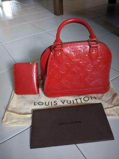 Louis Vuitton Veau Cachemire Soft Lockit MM - Neutrals Handle Bags