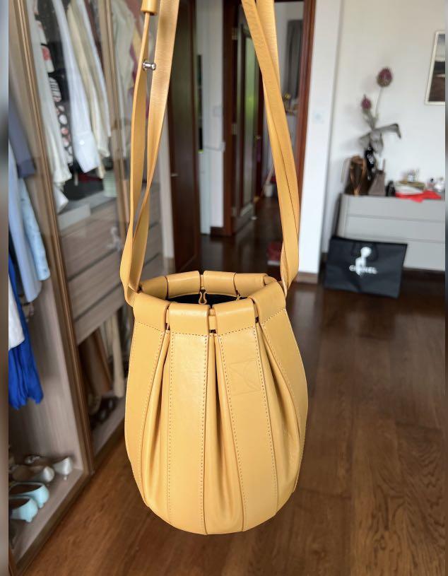 Low classic online bucket bag