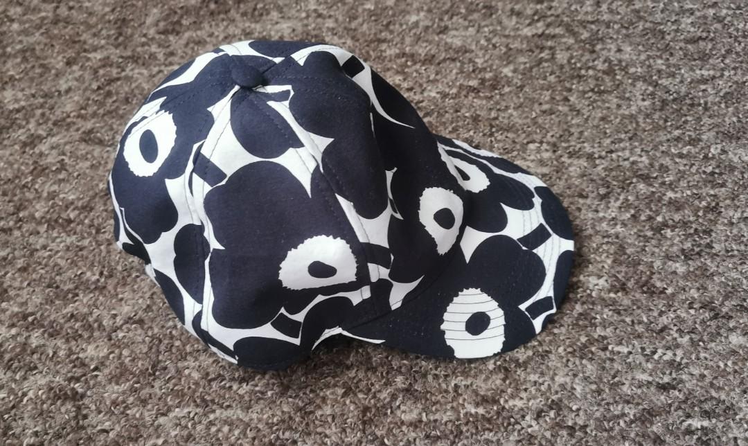 Marimekko unikko cap, 女裝, 手錶及配件, 帽- Carousell