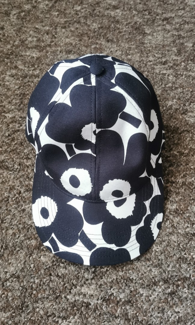 Marimekko unikko cap, 女裝, 手錶及配件, 帽- Carousell