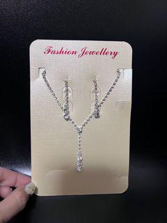 Necklace & earring set