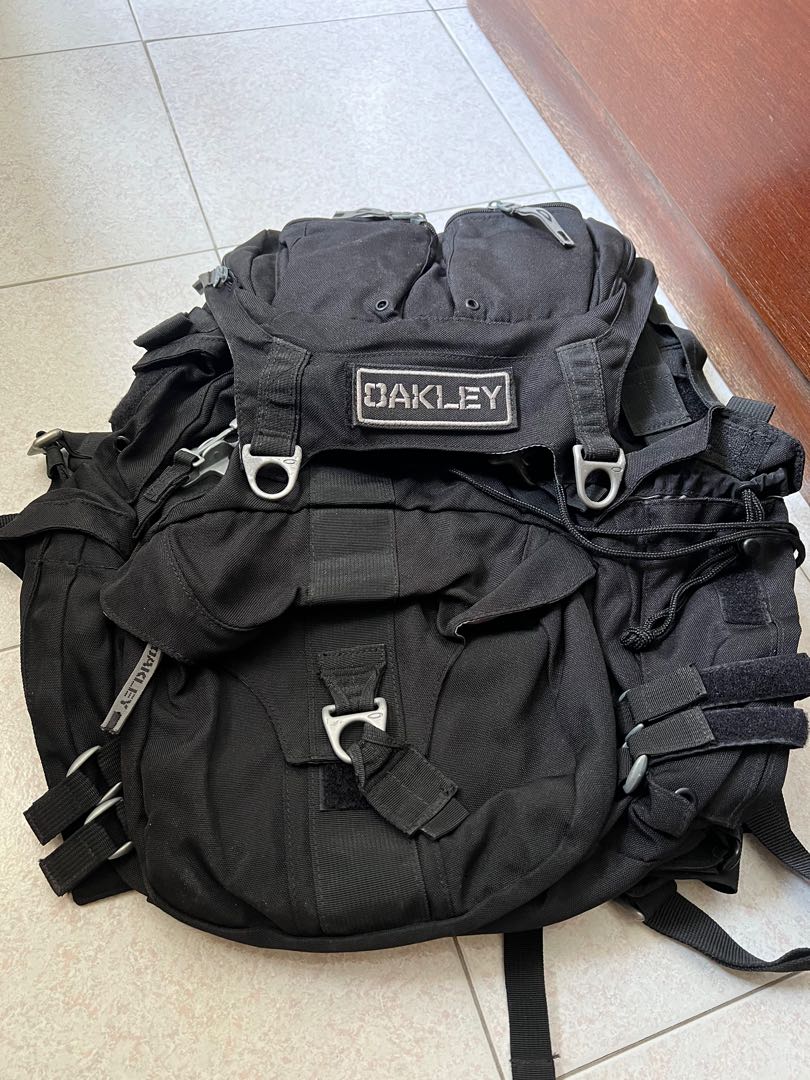 Oakley Backpack, Men's Fashion, Bags, Backpacks on Carousell