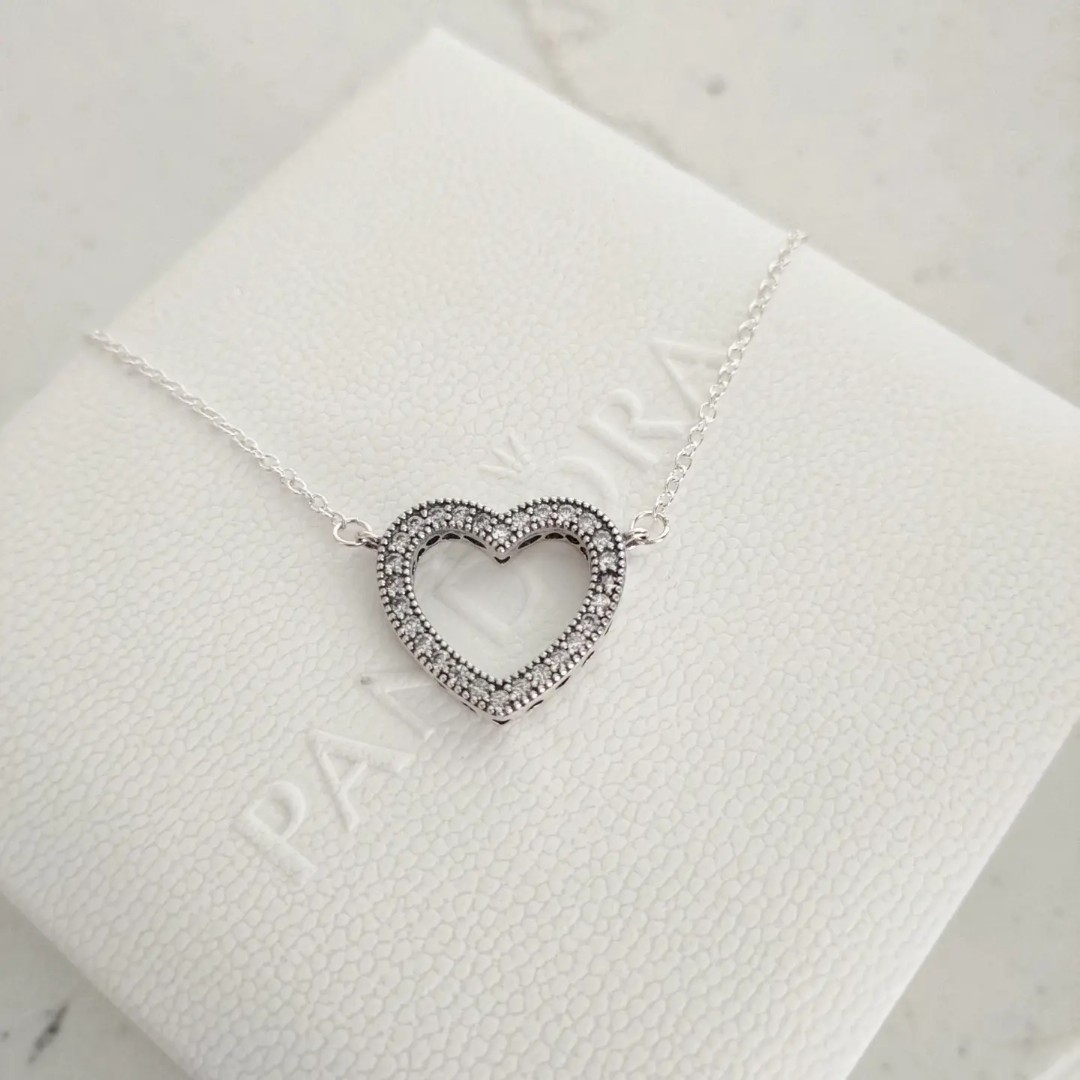 Pandora heart charm necklace in silver 