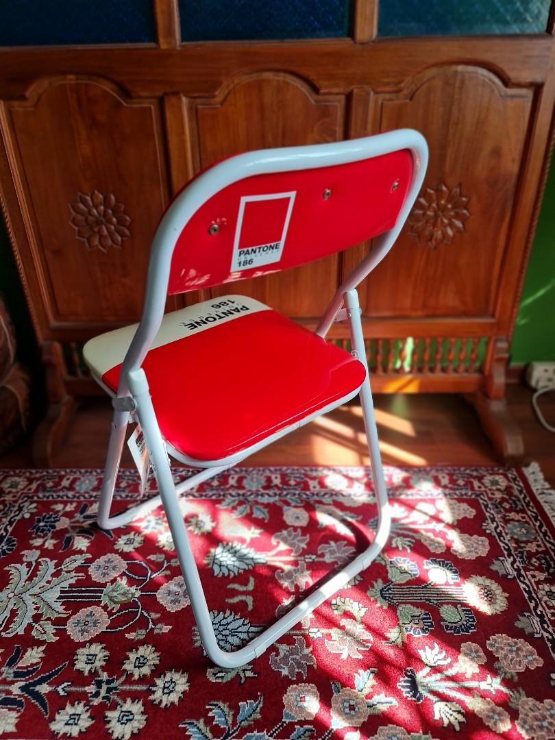 Pantone 2025 folding chair