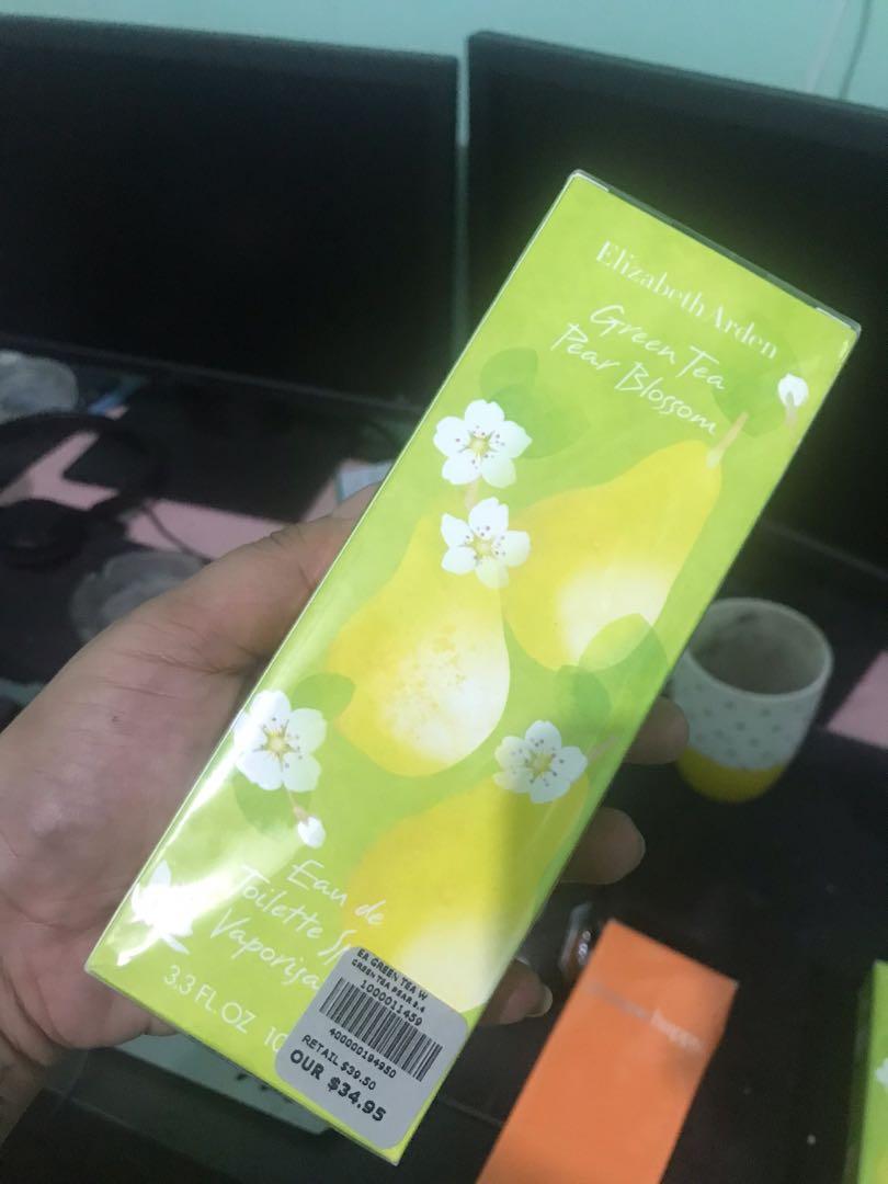 Perfume (Category: Fragrance & Deodorants) located in San Juan City. Submitted by justrandomstuff1988 (Listing ID 1156820037, Image 3). Description: Clinique and Elizabeth Arden Perfume.
