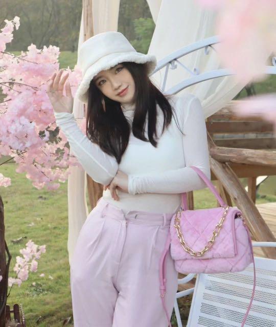 Pink quilted bag on sale with chain
